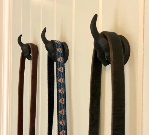 dog hooks .jpg__PID:f23bfdfc-b900-4556-a55c-717da97e7c5a